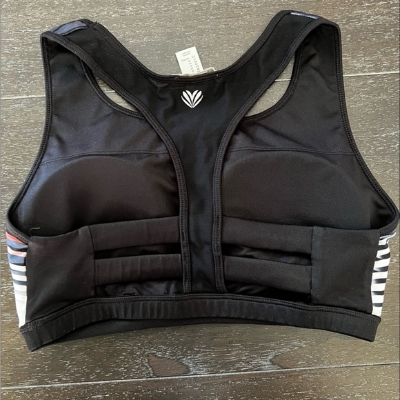 Forever 21 medium racerback sports bra - Picture 3 of 8